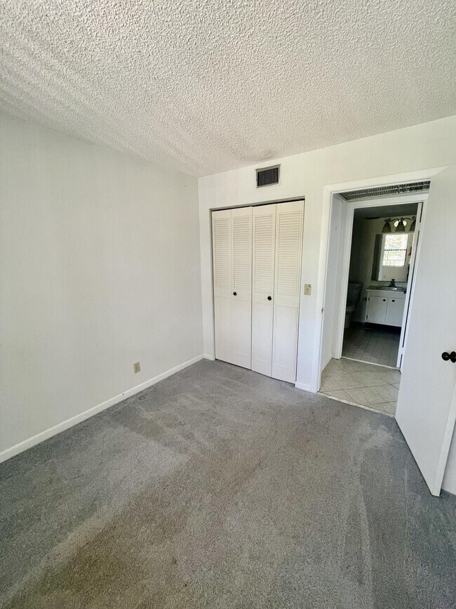 Building Photo - 7070 Golf Colony Ct