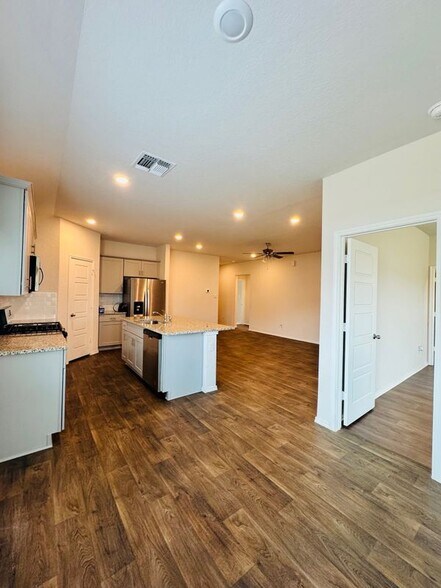 Building Photo - 417 Deborah Dr