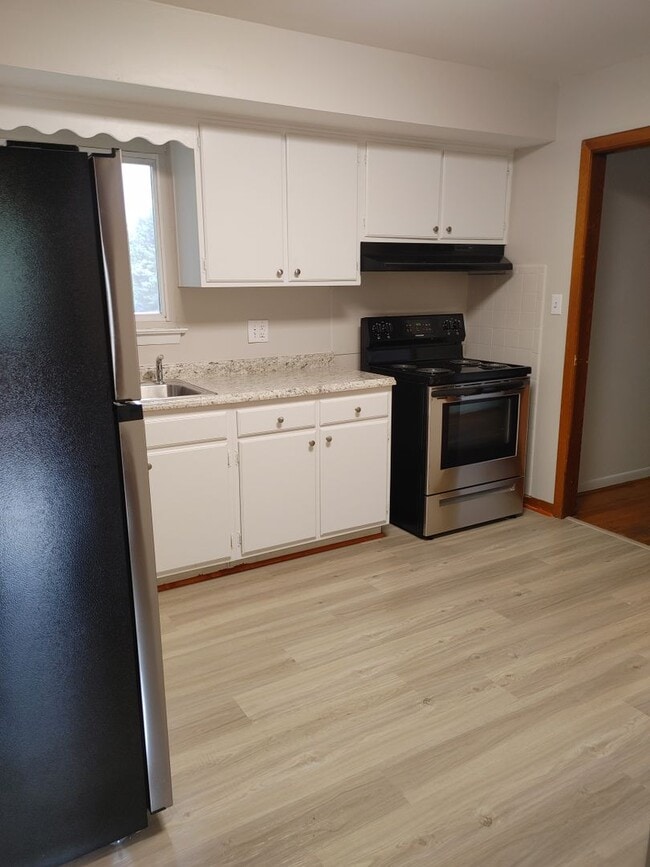 Building Photo - 4 Bedroom updated home for rent in Northwe...