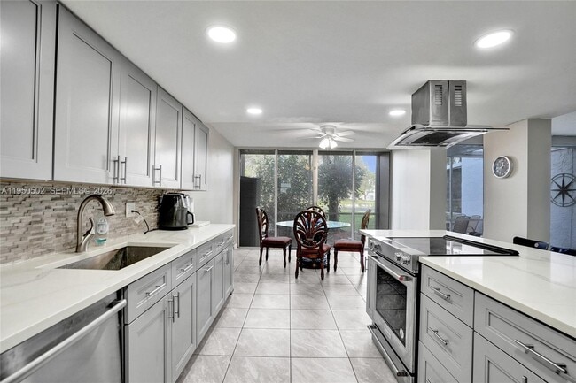 Building Photo - 9451 Live Oak Pl