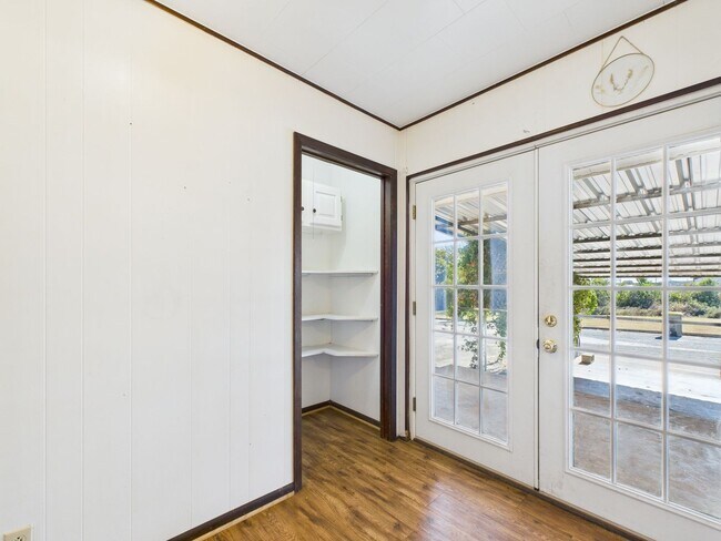 Building Photo - 126 Northwest Dr