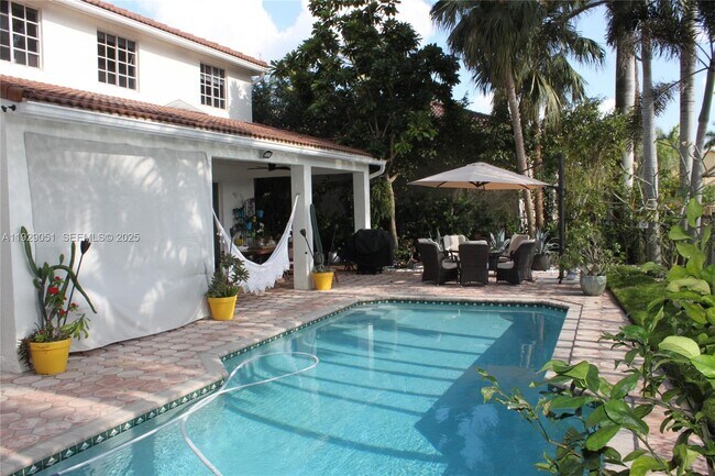 Building Photo - 2568 Jardin Pl