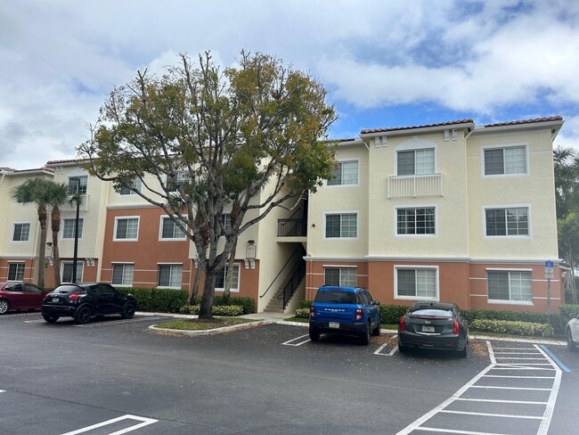 Building Photo - 9825 Baywinds Blvd