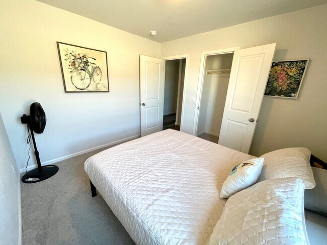 Building Photo - New 4 Bedroom Home in Bullhead City! AVAIL...