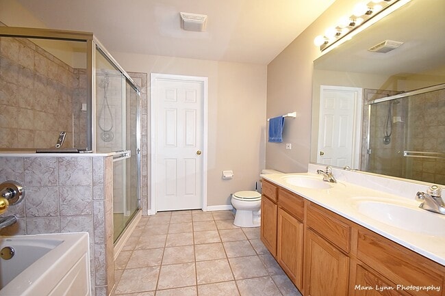 Building Photo - 2402 Wilton Ln
