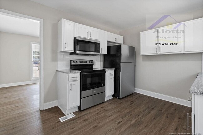Building Photo - 1315 Cade Hill Ave