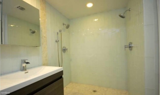 Building Photo - 2 br, 1 bath  - 728 Market St