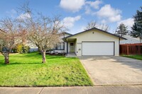 Building Photo - Gorgeous light flooded rambler close to Ma...