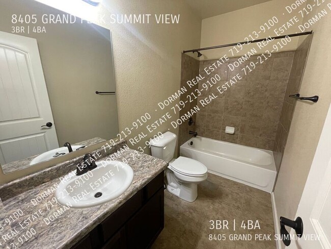 Building Photo - $500 OFF the first month of rent! Luxury t...