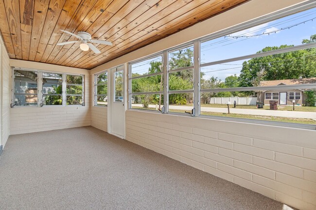 Building Photo - MOVE IN SPECIAL- Charming 2/1 Home w/ Partially Fenced Yard in St. Cloud