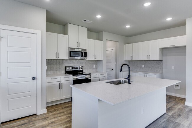 Building Photo - AVAILABLE NOW! EDGEWOOD ESTATES LUXURIOUS TRIPLEX LOCATED ON 1-ACRE LOT IN MIDLOTHIAN, TX!