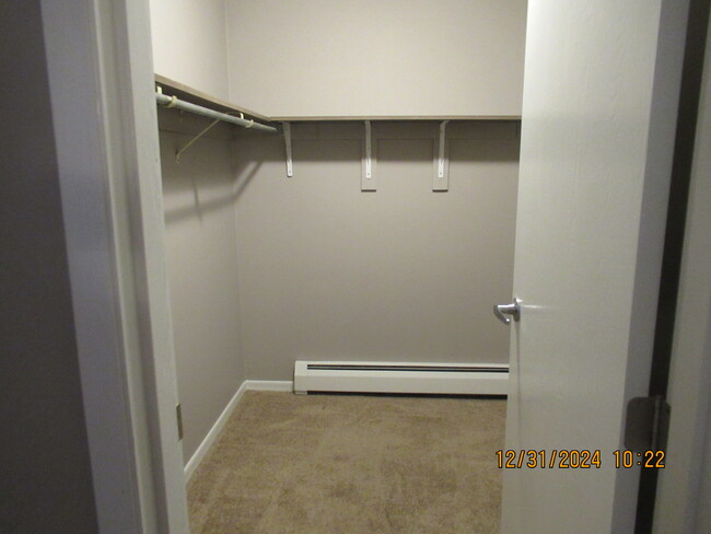 Walk-in Closet - 2220 Valleyhigh Dr NW