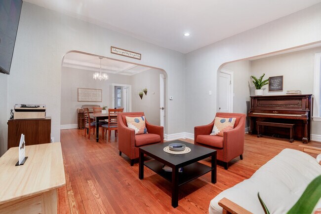 Building Photo - 3956 Tholozan Ave