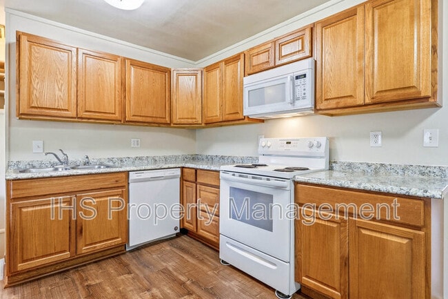 Building Photo - 1107 Thayer Dr