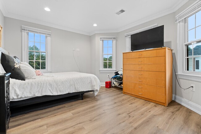 Building Photo - 4 Central Ave