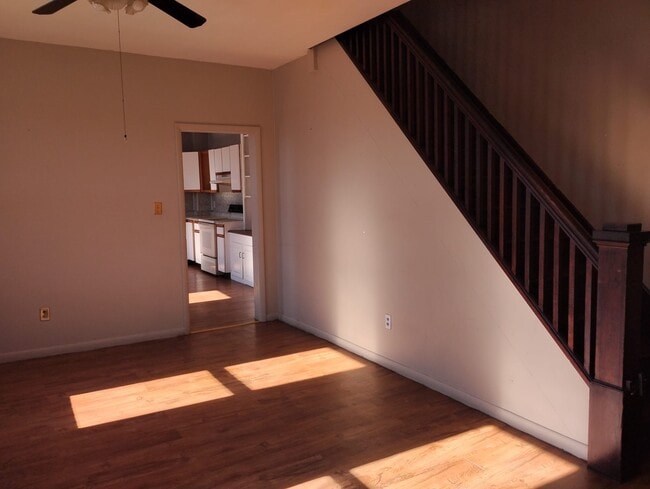 Building Photo - 370 S Poplar St