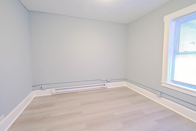 Building Photo - 105 Clarendon St