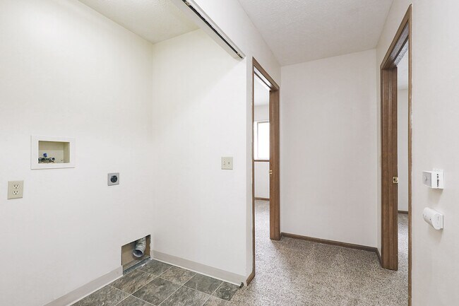 Building Photo - 3421 Portia St