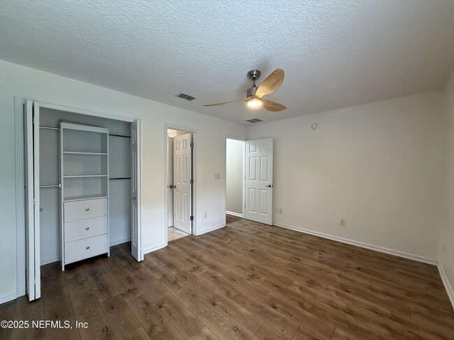 Building Photo - 1319 N Kyle Way