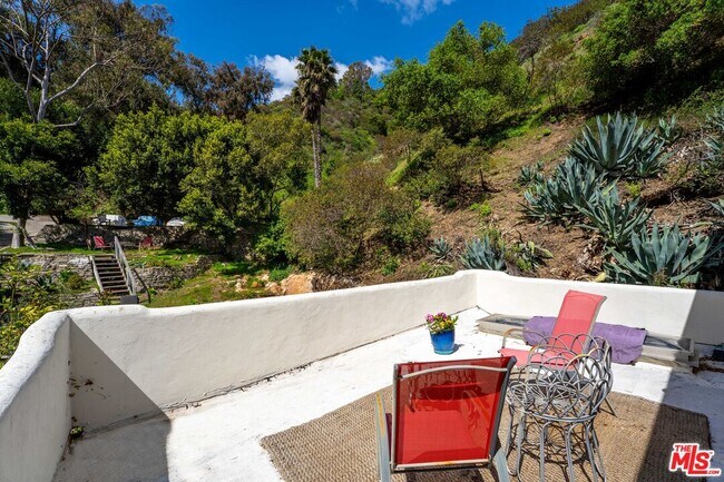 Building Photo - 1001 N Beverly Glen Blvd