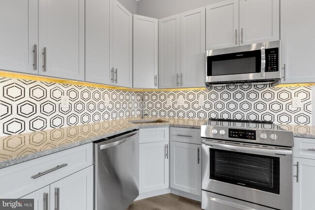 Building Photo - 2119 N Front St