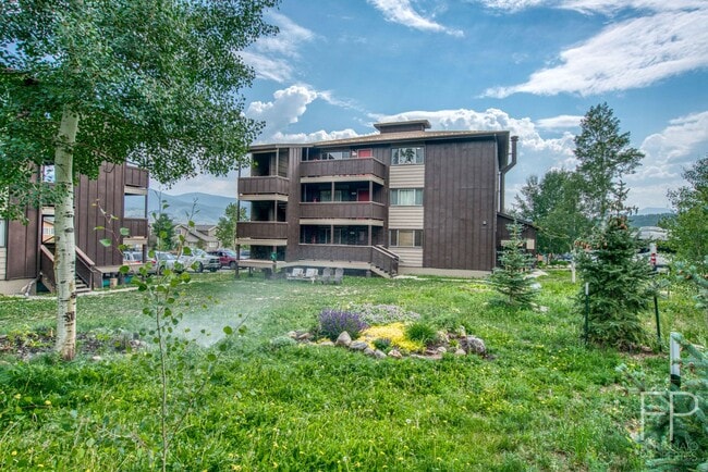 Building Photo - Top Floor and Updated Home with Great View...
