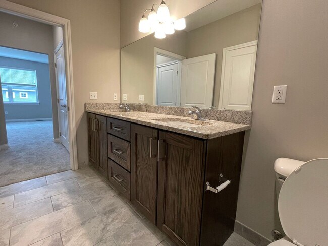 Building Photo - Shelby Township - 3 Bedroom, 2 Bath, End-Unit condo style w/Att Garage