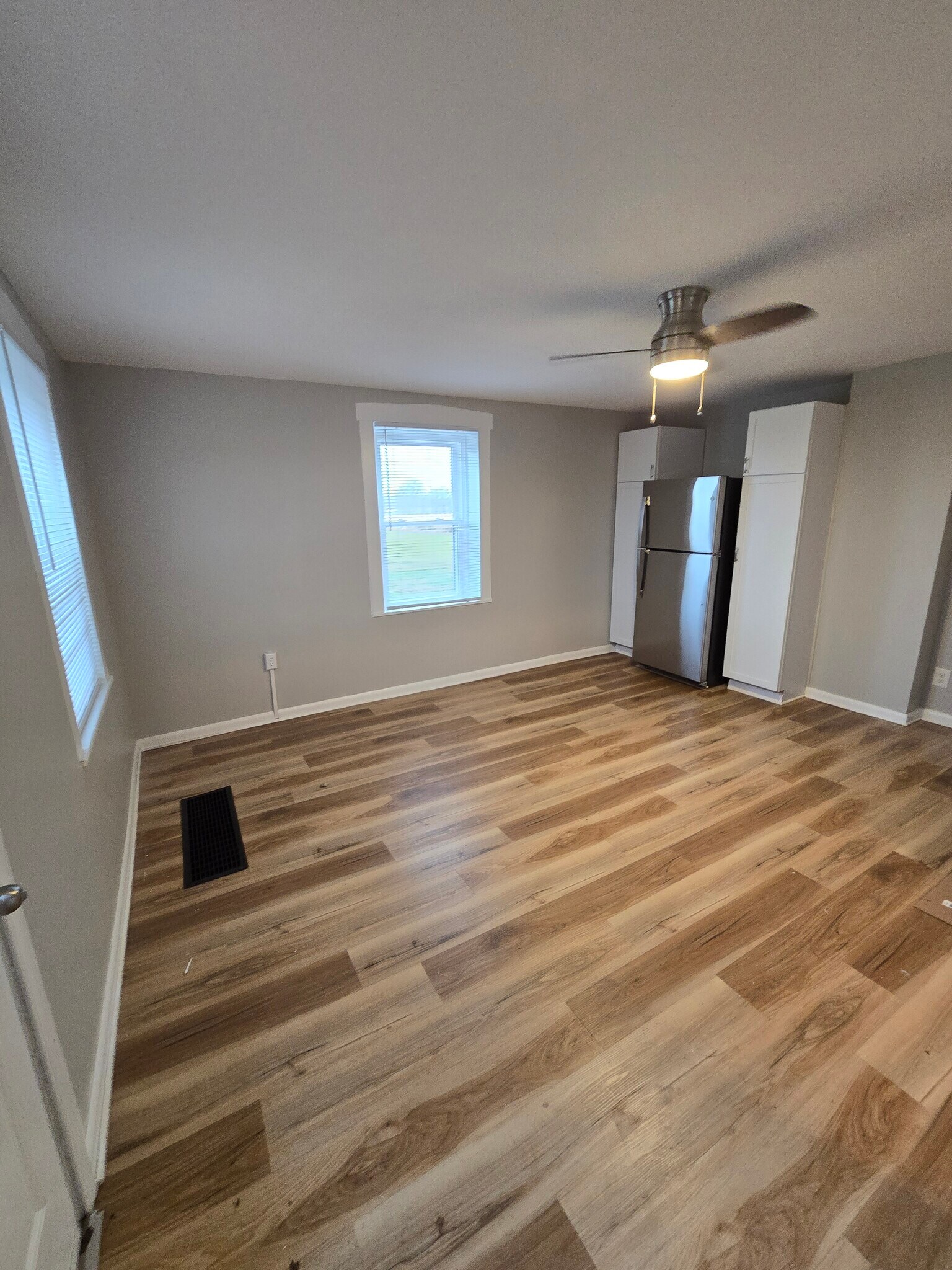 Dining Room - 900 Thomas Rd