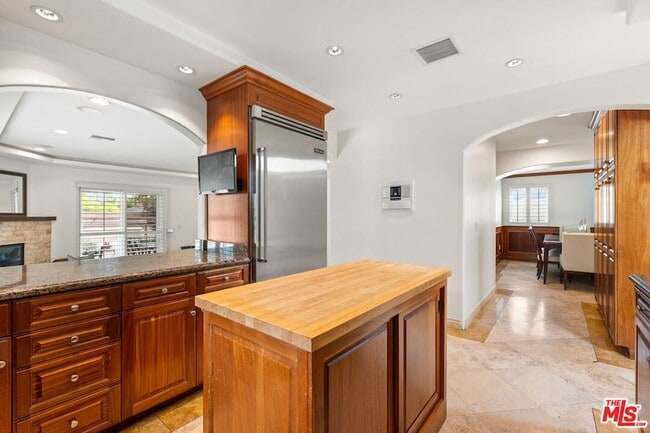 Building Photo - 6416 W 83rd St