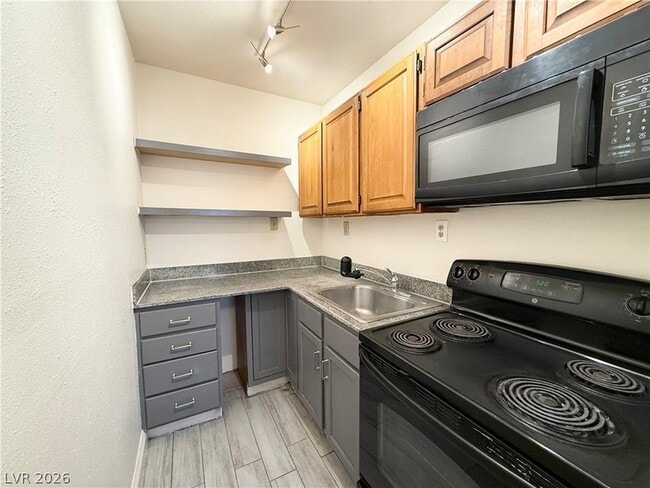 Building Photo - 405 S 15th St