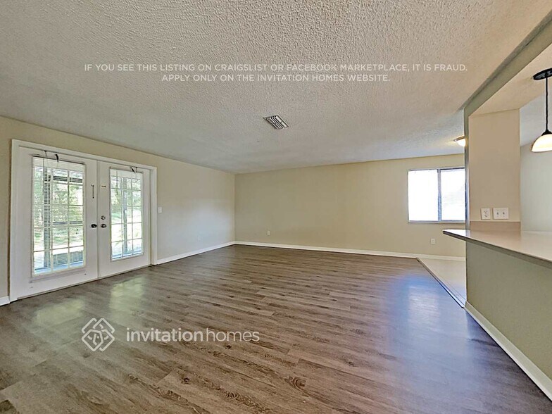 Building Photo - 513 Lakeview Dr