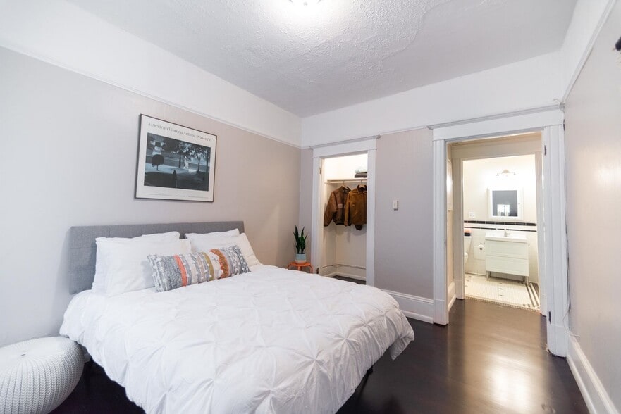 Interior Photo - Goldie