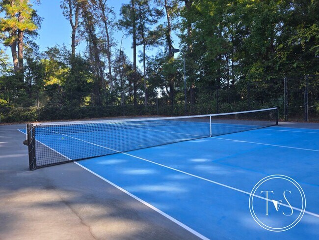 Building Photo - RATE DROP ALERT (was $2300/month)!