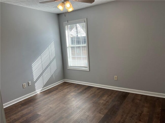 Building Photo - 2140 Racquet Club Cir NW