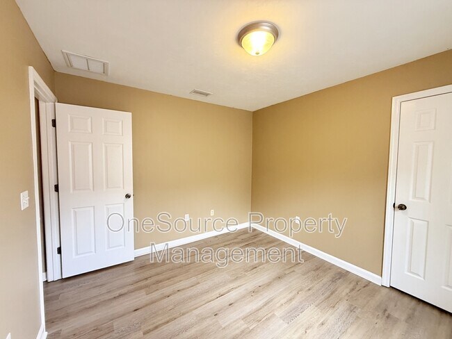 Building Photo - 111 N Charles Willis Dr