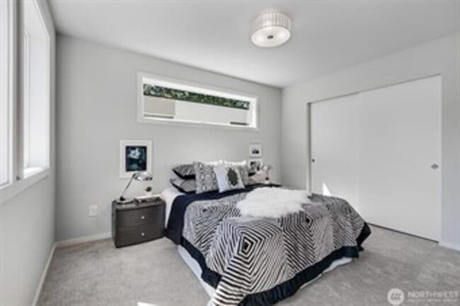 Building Photo - 732 26th Ave S