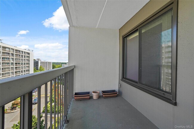 Building Photo - 200 High Point Dr