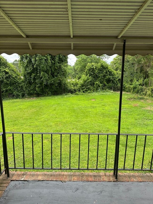 Building Photo - 3 Bed 1.5 Bath 10 Minutes from downtown!