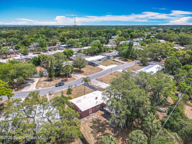 Building Photo - 1590 Hilldale Rd