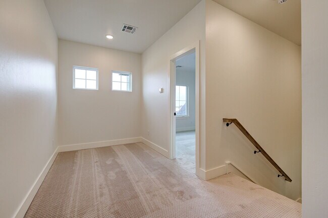Building Photo - 2101 Dax Ln