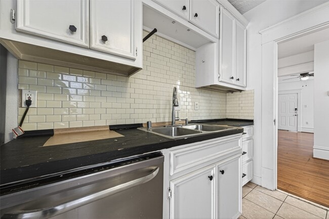 Building Photo - 324 W Alabama St