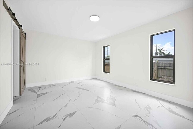 Building Photo - 100 SW 7th St