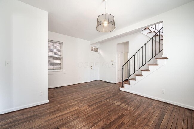Building Photo - 561 S 5th St