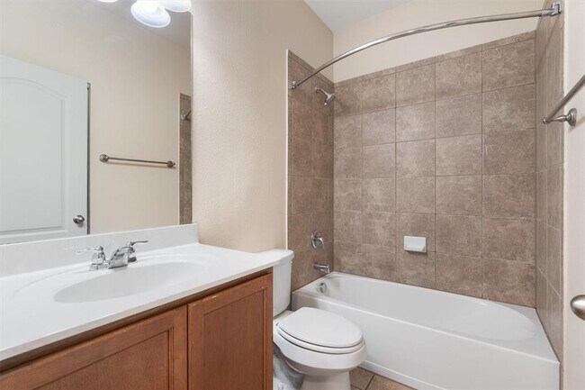 Building Photo - 1606 Sanders