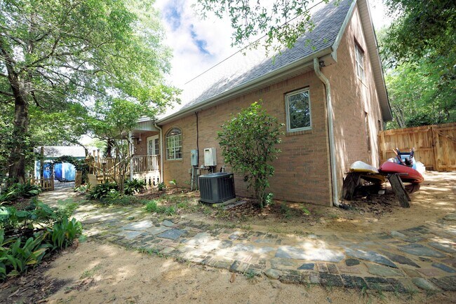 Building Photo - Charming Home in Poquito Bayou – A Nature ...