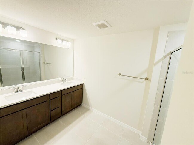 Building Photo - 393 Meadowland Pt