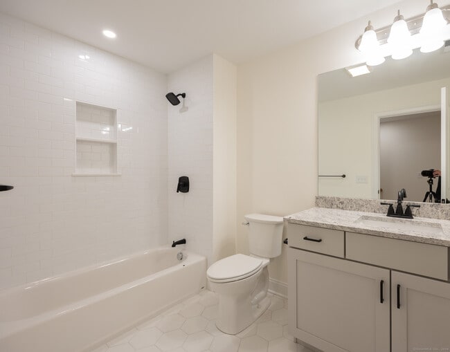 Building Photo - 242 S Main St