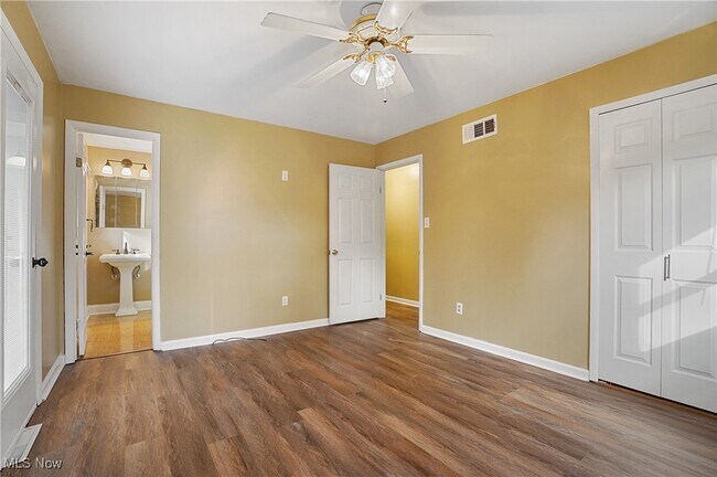 Building Photo - 7429 Sylvan Dr