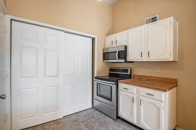 Building Photo - 6600 Brookhaven Ct