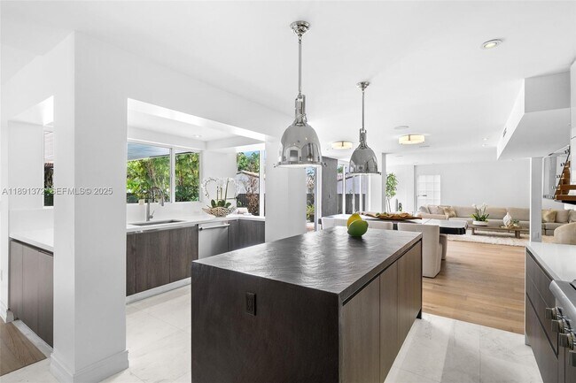 Building Photo - 575 Bay Point Rd